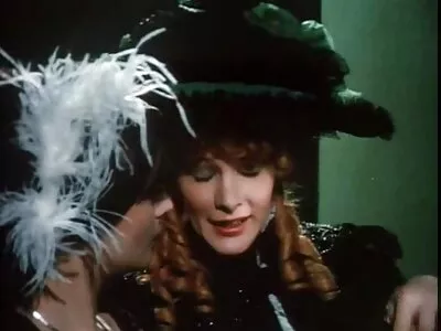 Je me suis réveillé avec une lionne video x adultes excitée au lit