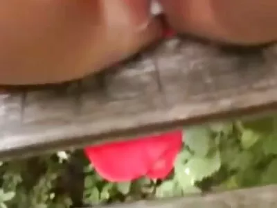 Sans s'arrêter, tout en crachant dans videos x de femmes matures sa bouche