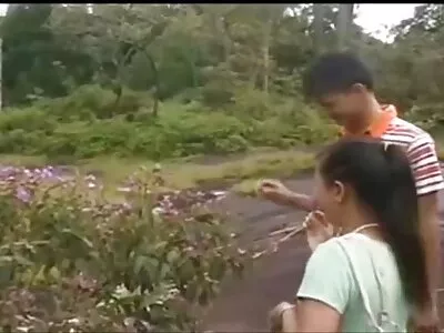 Un inconnu dans le bus a grimpé sur site de video porno gratuit ma jupe