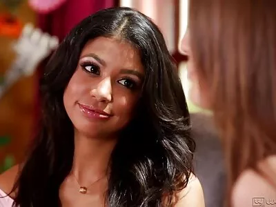 Ashlinn Taylor baise avec des film pornographique video couilles.