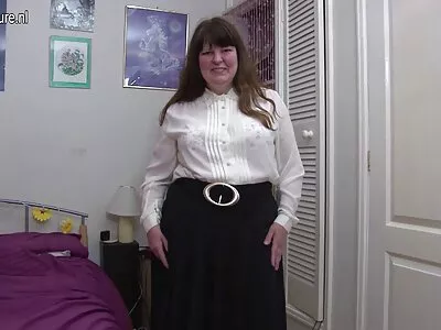 La film vidéo x gratuit jupe est soulevée dans la chatte