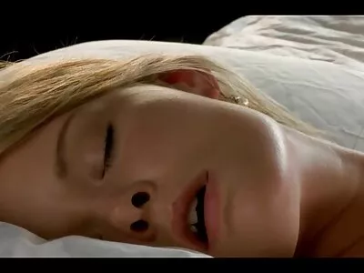 il embrassa son xxx vidéo tukif invité.