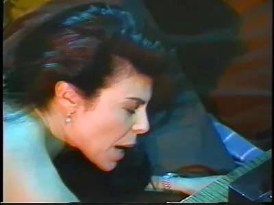 Il enlève sa culotte en dormant xxx vidéo tukif et baise une fille avec un baiser