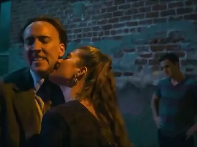 Femme pense site de video porno gratuit qu'un ami sera utile