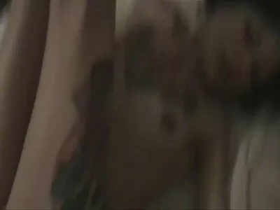 Assis sur le video casting x gratuit sol et frottant la chatte chatte