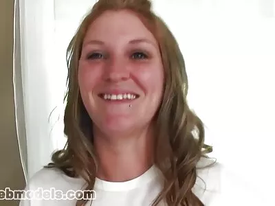 Un mannequin Instagram se fait remplir la bouche de sperme en fumant négligemment sur le streaming film gratuit porno mouillé!