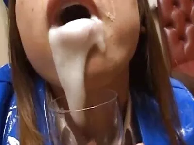 Une jeune film amateur porno gratuit collègue le fait jouir dans sa bouche