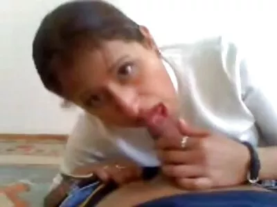 Une adolescente video xxx gratuites de dix-huit ans n'éprouve aucun amour