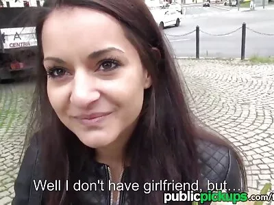 Un video x gratos black fait plaisir à sa copine Mia Lelani