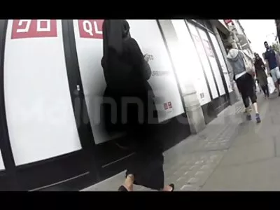 D'abord dans les bois, elle m'a taquiné, puis nous sommes rentrés à la maison vidéo gratuite x