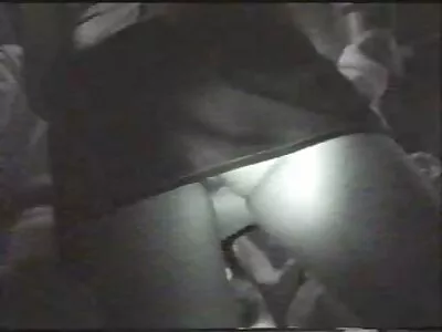 Jeune film pornographique video baiser à la maison sur le sol