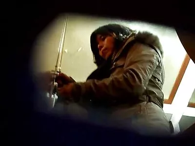 Maman coquine chevauchant vidéo film pornographique jusqu'à l'orgasme