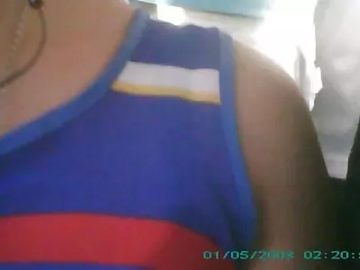 Une étudiante femme nue video x d'âge moyen forcée de devenir une prostituée sexuelle pour un riche homme d'affaires