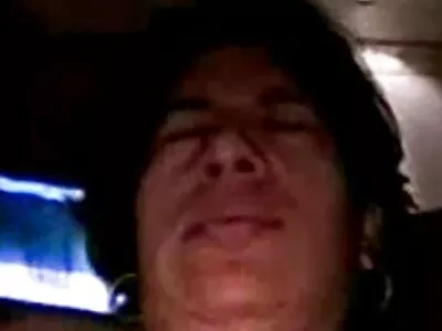 Crie-t-il comme un fou, une bite video x gratuit gay ou quelque chose de sain?